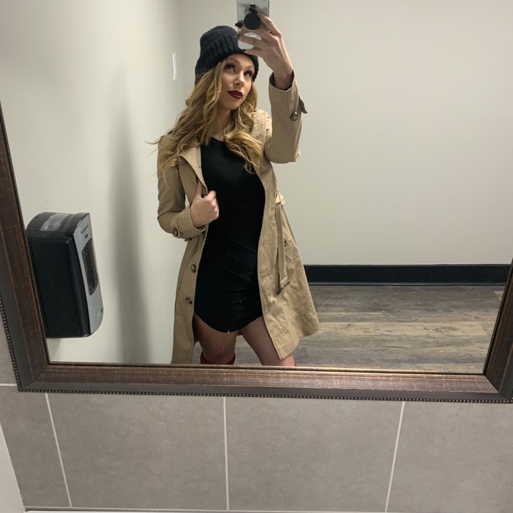 Khaki women’s trench coat